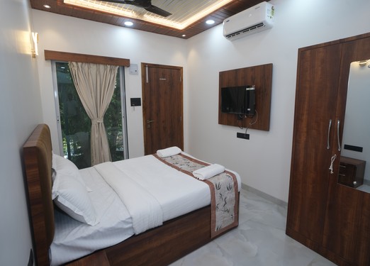 Cliff View Room gallery 6