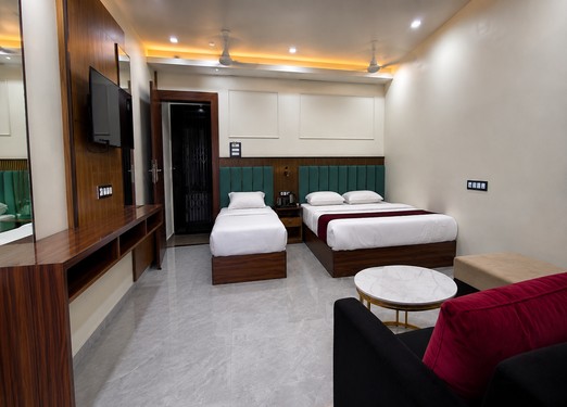 Triple Bed Premium Room, Hotel K2 Chakradharpur — image 3