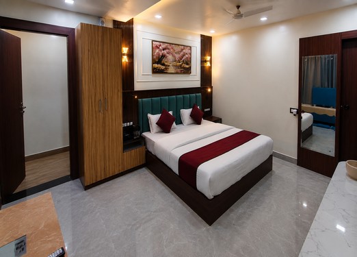 Double Bed Premium Room, Hotel K2 Chakradharpur — image 3