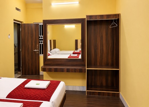 <p>Perfect for larger families or groups, this spacious room has six beds and provides a convenient and comfortable stay.</p>