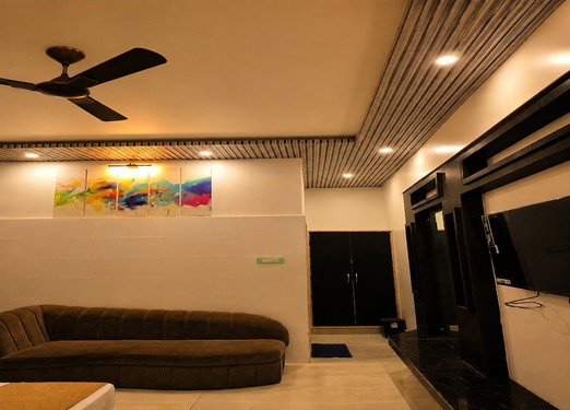 <p>Relax in this well-appointed air-conditioned room with comfortable furnishings, suitable for guests looking for extra comfort during their stay.</p>