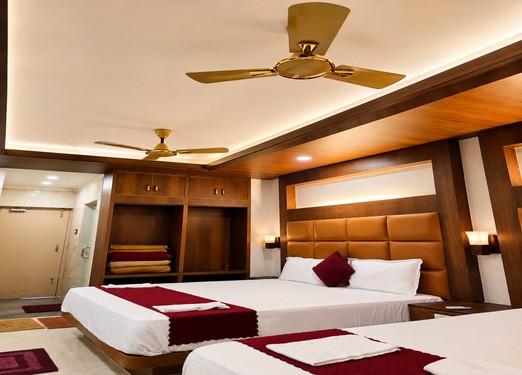 <p>Experience a spacious and comfortable stay in this premium suite, offering a relaxing setting and suitable sleeping arrangements for families or groups.</p>