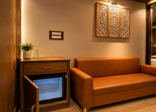 <p>Experience a spacious and comfortable stay in this premium suite, offering a relaxing setting and suitable sleeping arrangements for families or groups.</p>