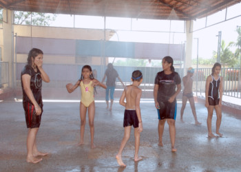 Play zones, food breaks, and shared group moments